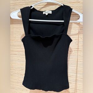 Black fitted crop